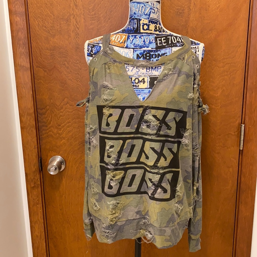 Special one cold shoulder  distressed shirt xl NWT